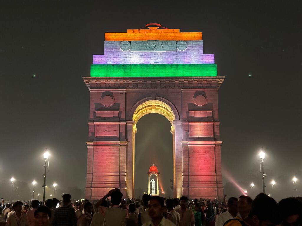 Tour de día completo por la antigua y Nueva Delhi en coche privado